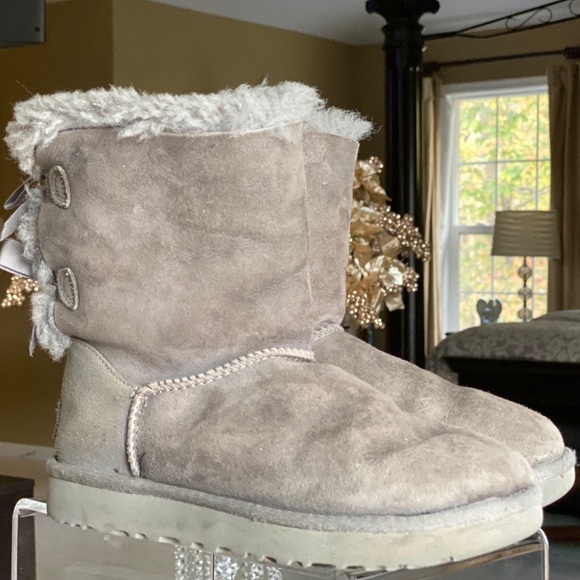 Bailey Bow UGGS - Picture 2 of 7
